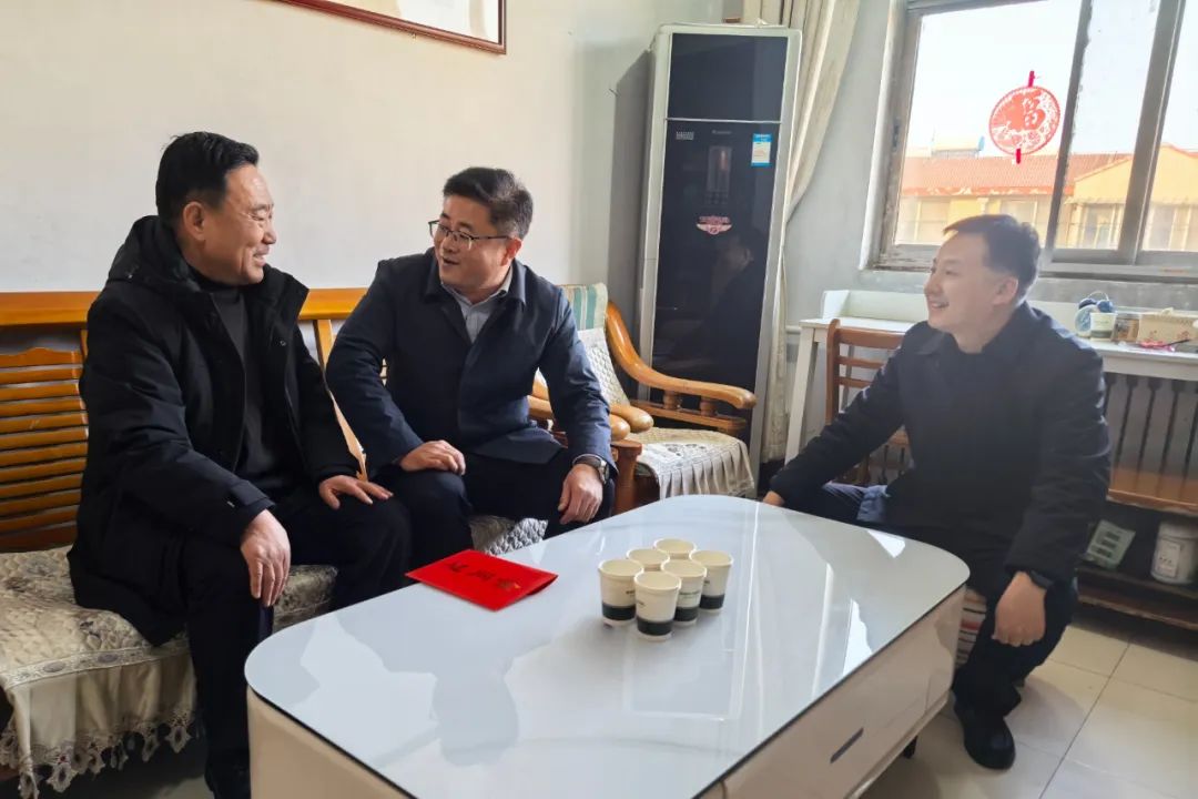 要聞 | 周強(qiáng)走訪(fǎng)慰問(wèn)集團(tuán)困難黨員